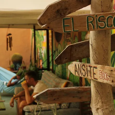 Tropical House Hostel